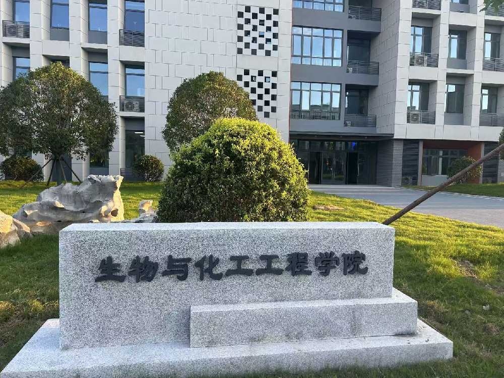 梅江区扬州职业大学体育场高杆灯项目